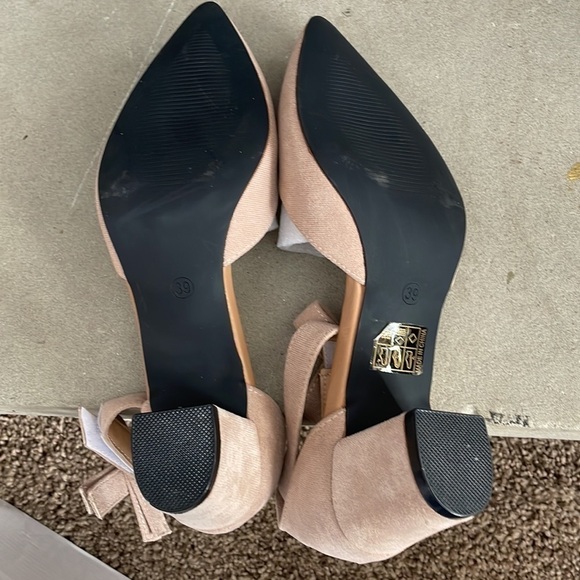 Neutral Pointed Toe Heels Faux Suede 8-8.5 - Picture 5 of 5
